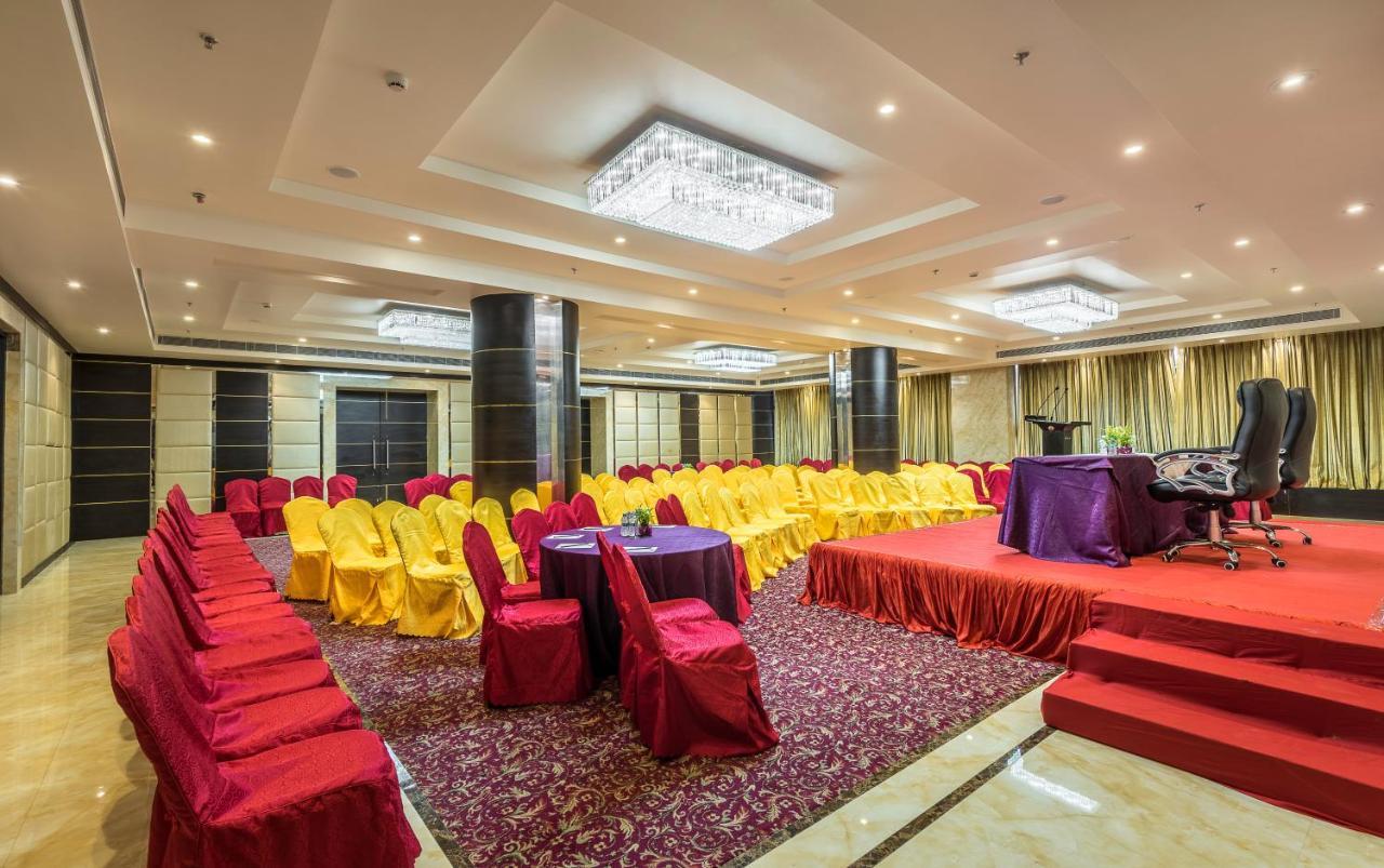 Clarion Inn Jaipur Kukas Exterior foto